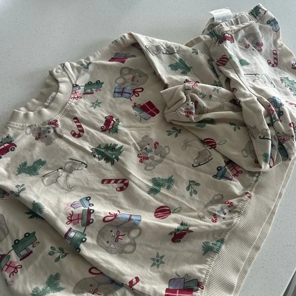 H&M Kids Pajama Set - Cream with Holiday Print - Picture 2 of 6